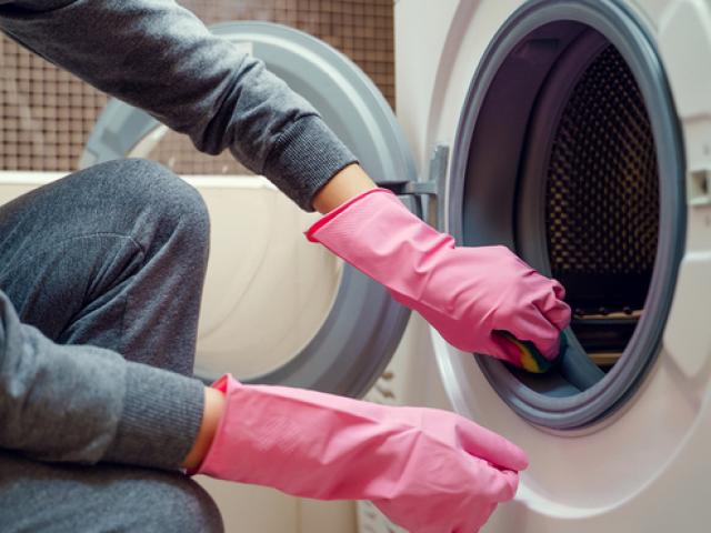 Nên thường xuyên vệ sinh máy giặt để máy hoạt động bền bỉ hơn