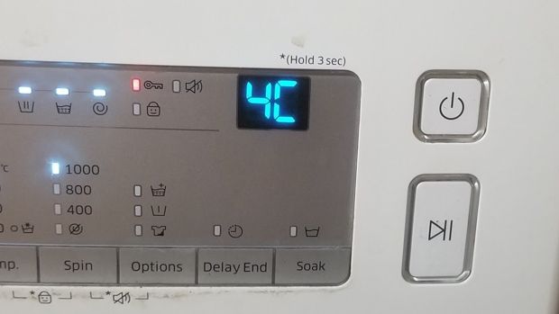 Sửa lỗi 4C máy giặt Samsung do hỏng van cấp nước.