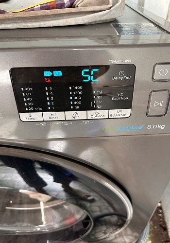 Sửa lỗi 5C máy giặt Samsung cửa ngang do hỏng bơm xả đáy.