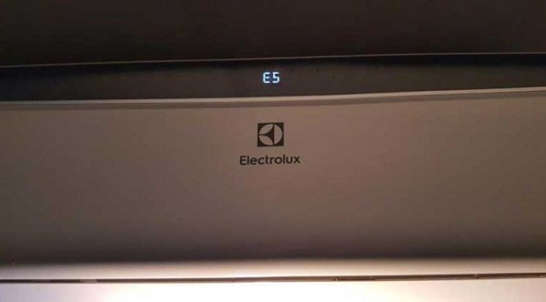 Sửa lỗi E5 trên điều hòa Electrolux