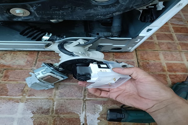 Lỗi OE máy giặt LG. Thay bơm xả cho máy giặt