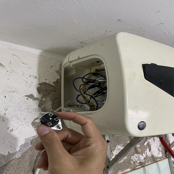 Chuyên sửa bình nóng lạnh tại nhà phường Cự Khối - Long Biên - Hà Nội.