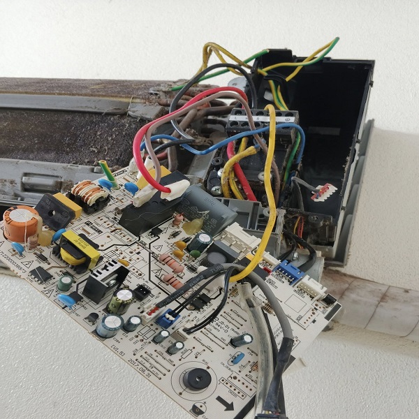 Sửa chữa điều hòa tại nhà giá rẻ, gần đây quận Tây Hồ - Hà Nội.