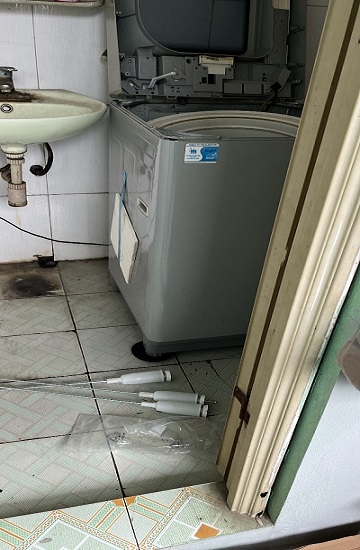 Sửa máy giặt Aqua lồng đứng rung lắc đập mạnh thành máy khi vắt.