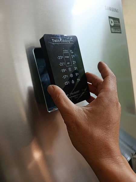 Chuyên sửa chữa tủ lạnh Samsung inverter hỏng màn hình cảm ứng tại Hà Nội.