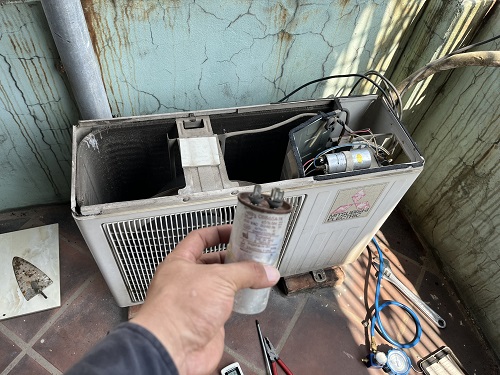 Thay tụ điều hòa Mitsubishi 9000BTU tại Hà Nội. Chi phí 500K.