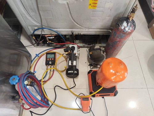 Thợ chuyên sửa chữa tủ lạnh tại phường Tây Tựu mới sau sáp nhập.