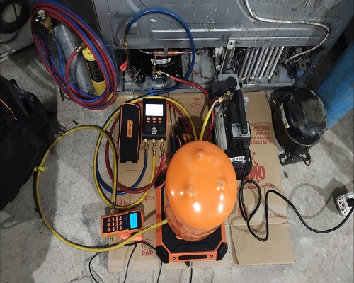 Thợ sửa chữa tủ lạnh tại nhà phường Đống Đa mới sau sáp nhập.