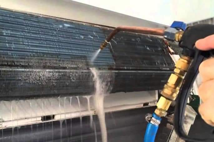 Chuyên vệ sinh điều hòa tại nhà Ô Chợ Dừa - Đống Đa - Hà Nội.