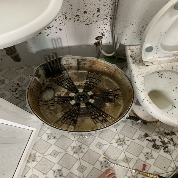 Chuyên dịch vụ vệ sinh máy giặt chuyên sâu có tháo lồng tại Cầu Diễn - Nam Từ Liêm - Hà Nội.